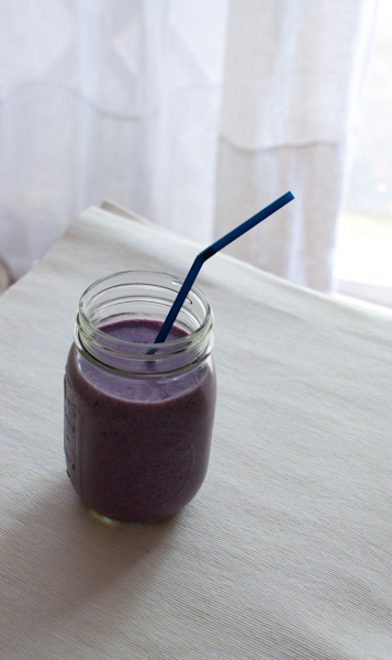 creamy blueberry, strawberry, banana smoothie | life with the lushers